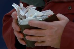How to Make a Duct Tape Wallet for $0.50